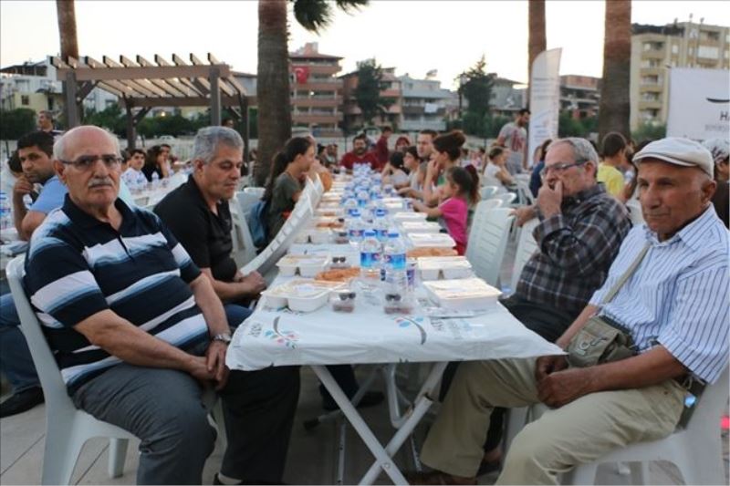 Sevgi Parkında iftar