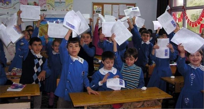 Öğrenci bugün karne alıyor