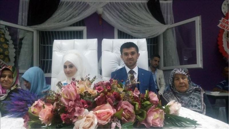 Düğün siyasileri buluşturdu