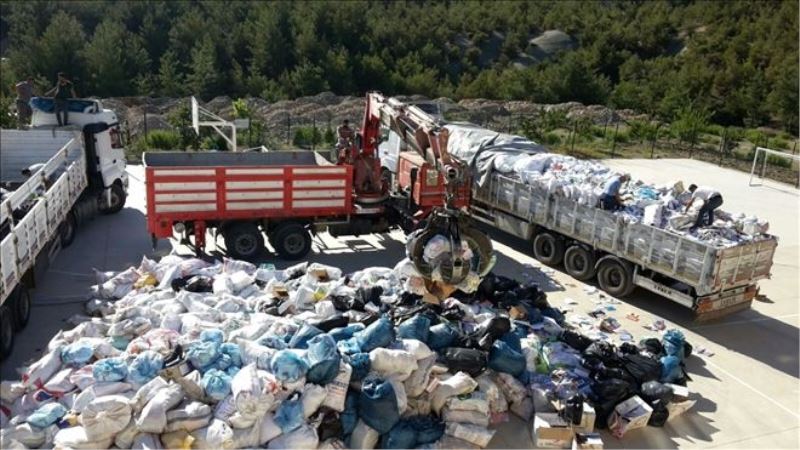 Atık kağıdı dönüştürüyorlar