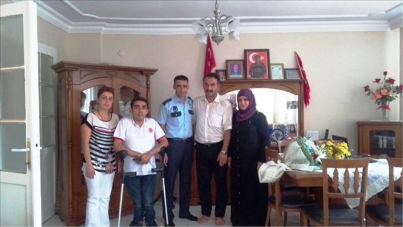Gençlerden ‘Saygı nöbeti´  