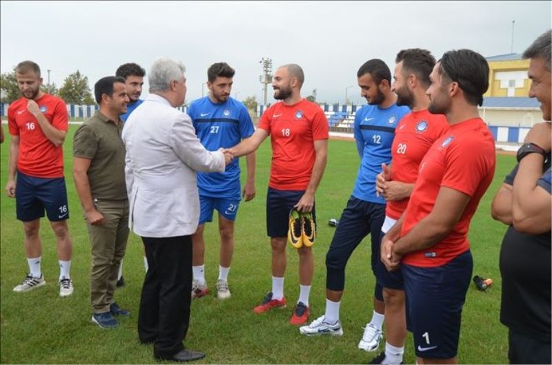 15 futbolcuyla sözleşme resmileştirildi