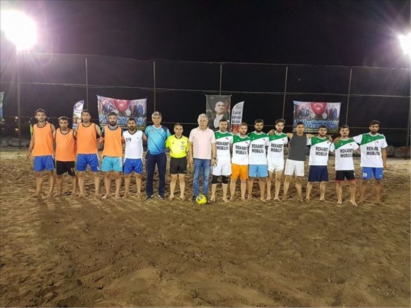 Plaj futbolu 8 takımla sürüyor