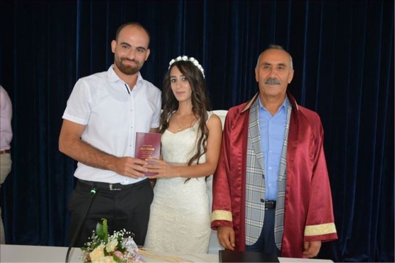 Açılışı ilk imzayla yaptılar