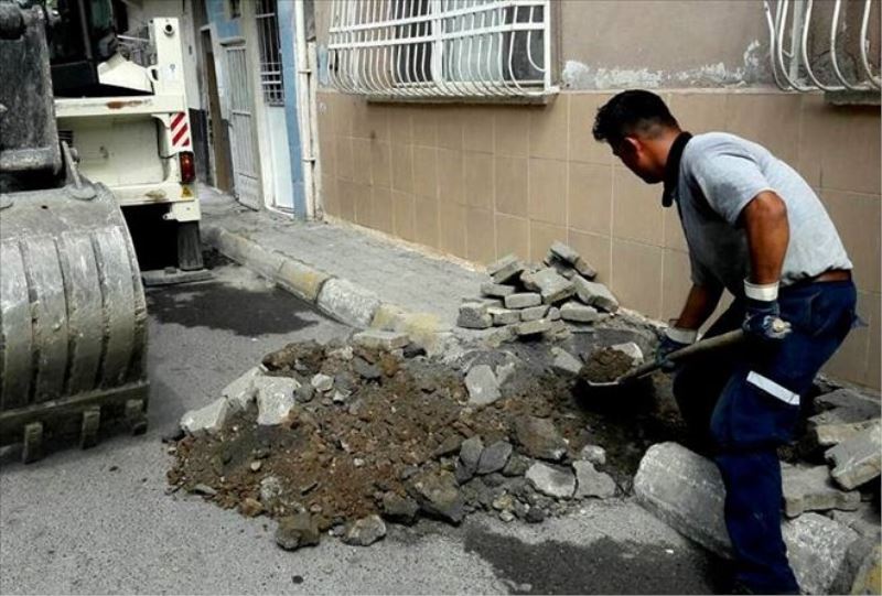 Kanalizasyonu taş ve demir parçaları tıkamış