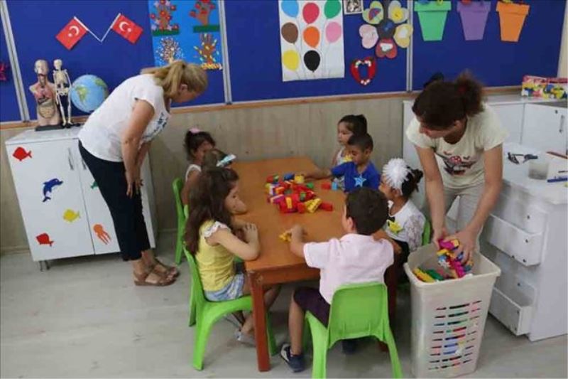 Minikler, sıralarına oturdu  