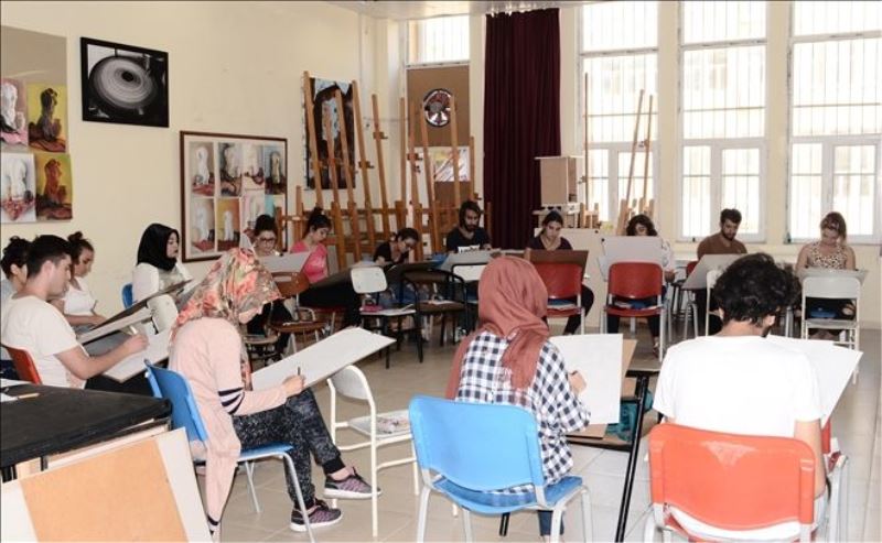 Öğrencilik için yetenekte yarıştılar