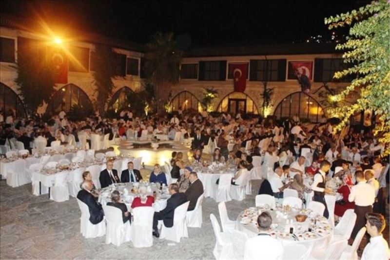 Gaziler, protokolla yemekte buluştu