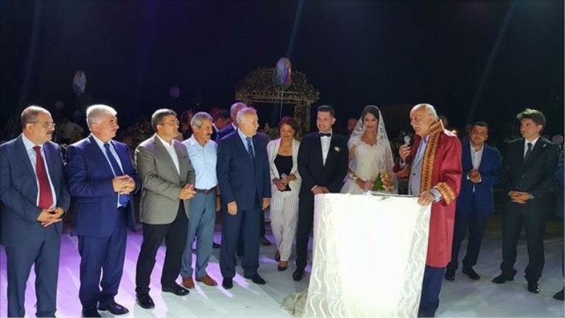 Şahitleri, protokol üyeleri oldu