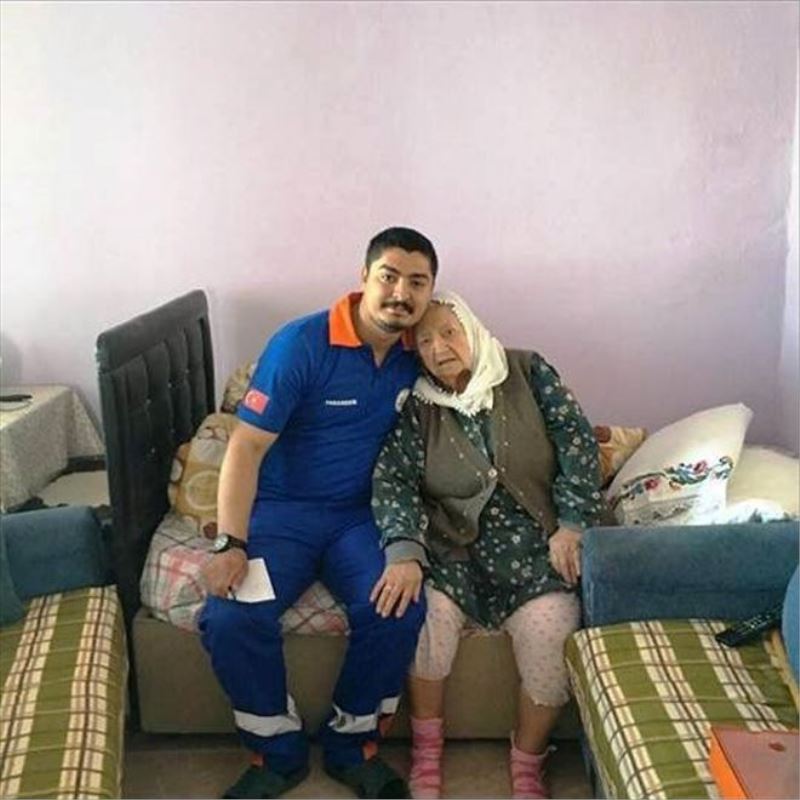 Yaşlıya evde bakım sürüyor