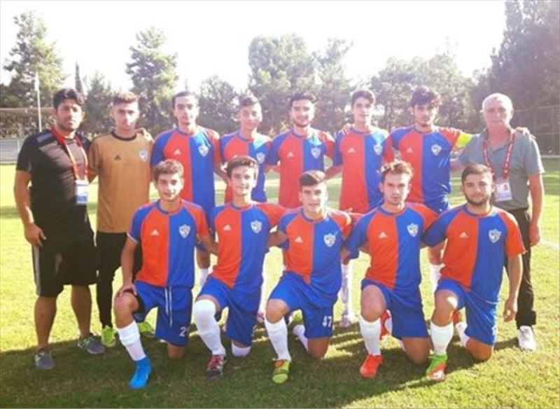 Futbolcular sakatlanınca hakem maçı bitirdi  