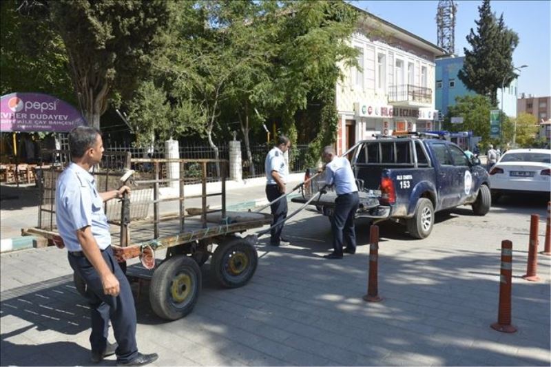 Zabıta, at arabalarını topladı
