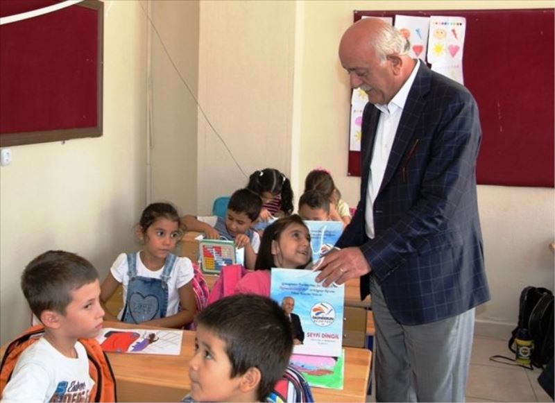 Belediyeden öğrencilere kırtasiye katkısı