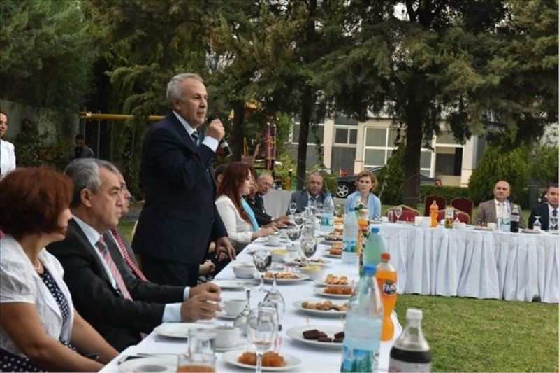 Vali, yöneticilerle bayramlaştı  