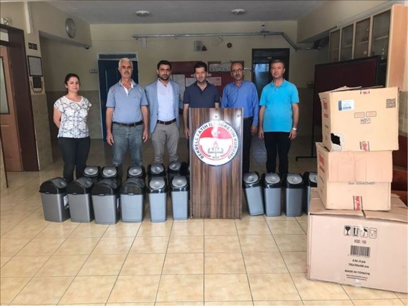 Okula 40 ´geri dönüşüm kutusu´