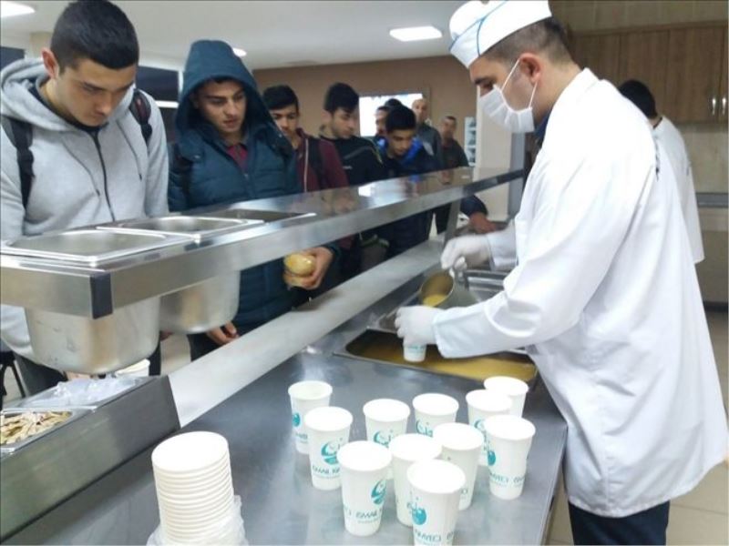 Belediyenin ücretsiz çorbası sürüyor