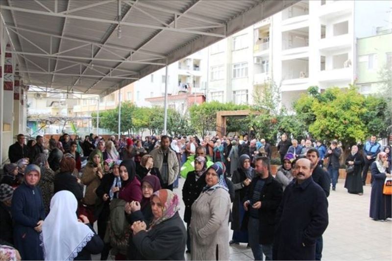 Umreye gidenler törenle uğurlandı