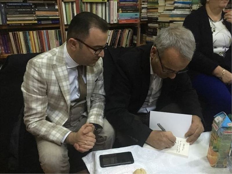 Kemal Düz okuyucusuyla buluşuyor