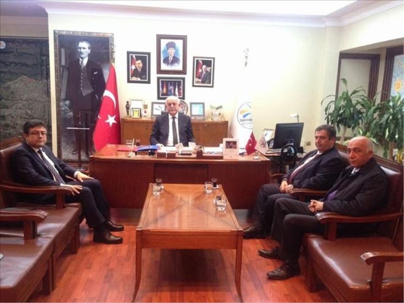 Makamında konuklarını ağırladı