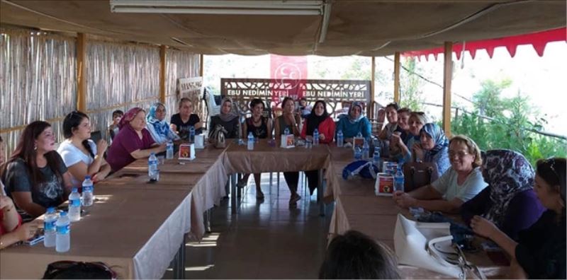 MHP´li kadınlardan seçim toplantısı