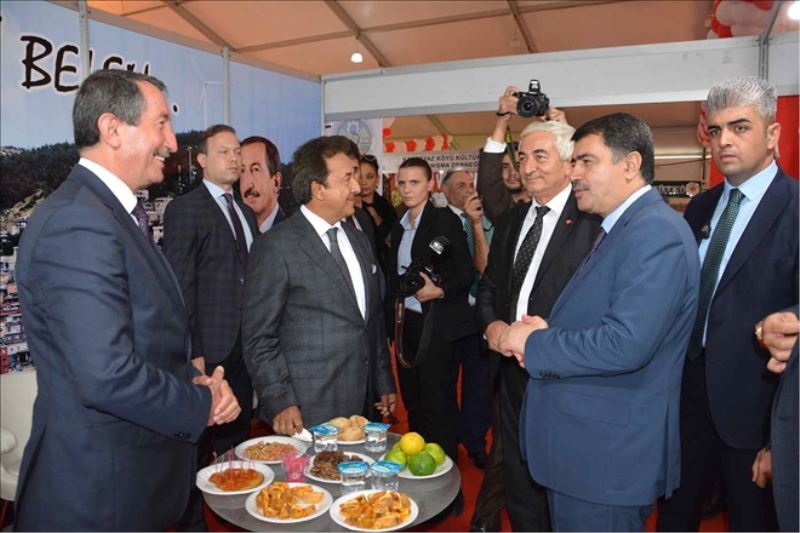 İstanbul Valisi Şahin´den stand ziyareti