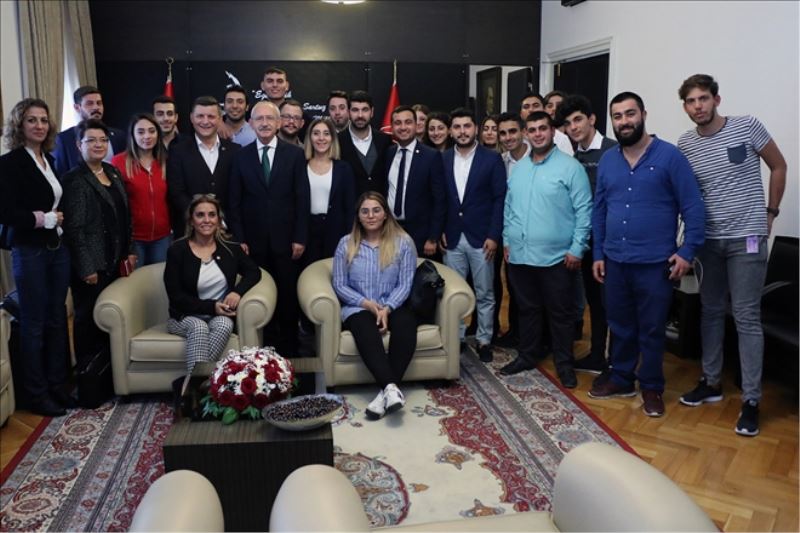 CHP´li gençler Kılıçdaroğlu ile görüştü