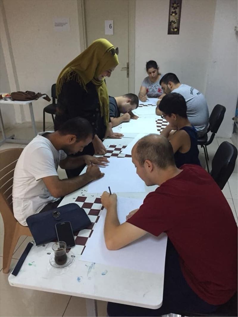 Engelli öğrencilere resim kursu