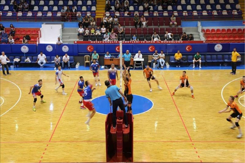 Voleybolda sezona galibiyetle girdiler