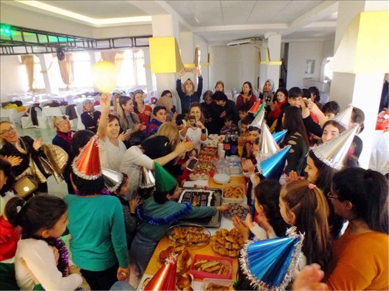 Çocuklar, yeni yıl eğlenceyle kutladı