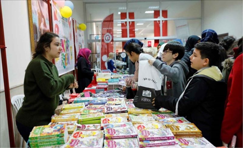 İskenderun Kitap Şöleni sürüyor