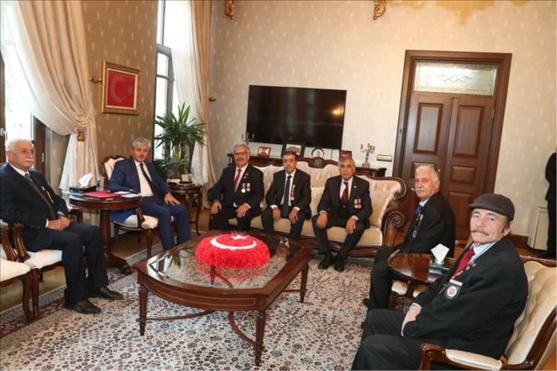 Doğan´a kutlama ziyaretleri sürdürüyor