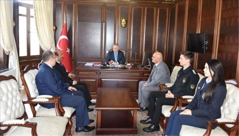 Ata, gümrükçüleri kabul etti