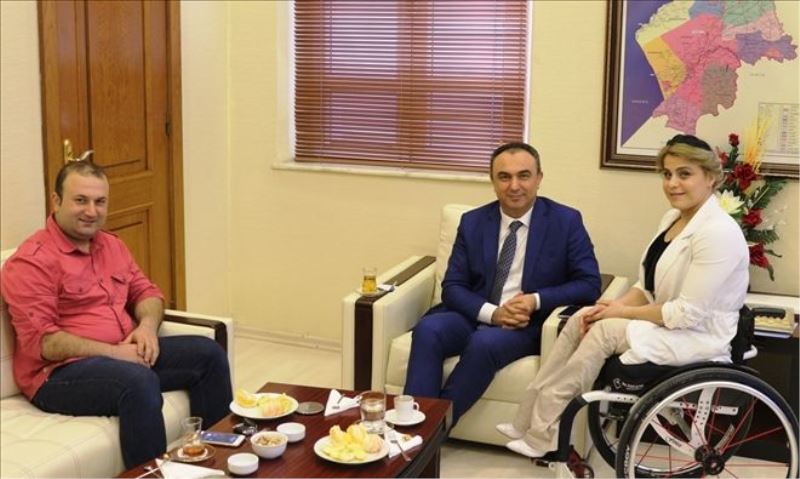 ´Engelleri, halterle kaldırıyorum´