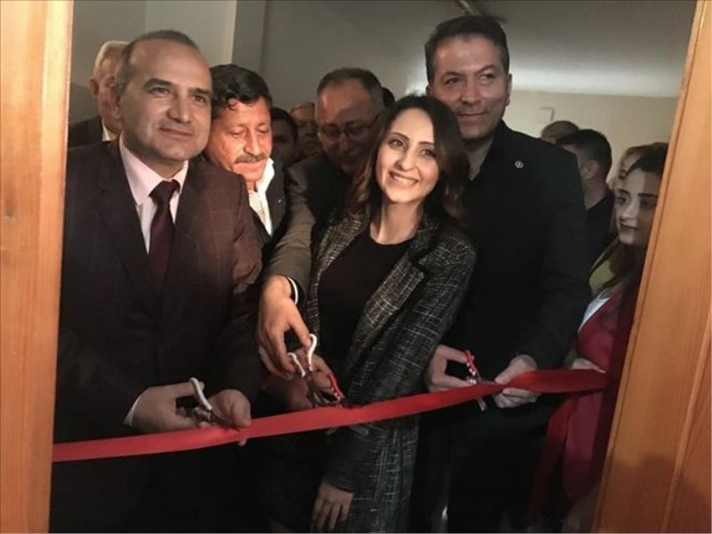 Kırıkhanlı Özge, hukuk bürosunu açtı