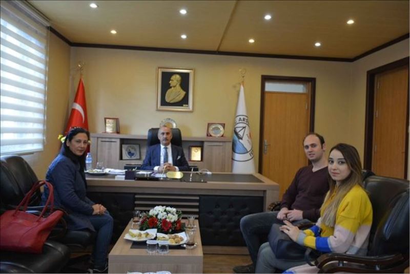 Yöre sakinleriyle makamında görüştü