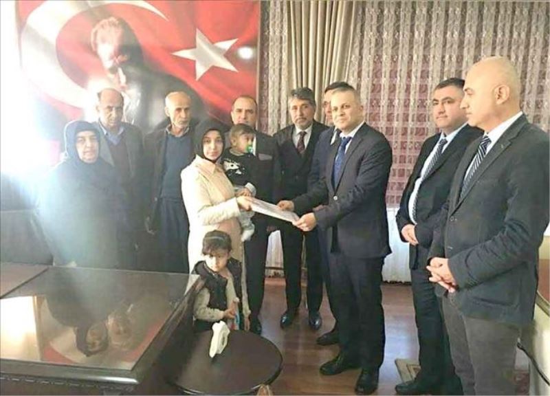 Sivil şehidin ailesine 2 ev