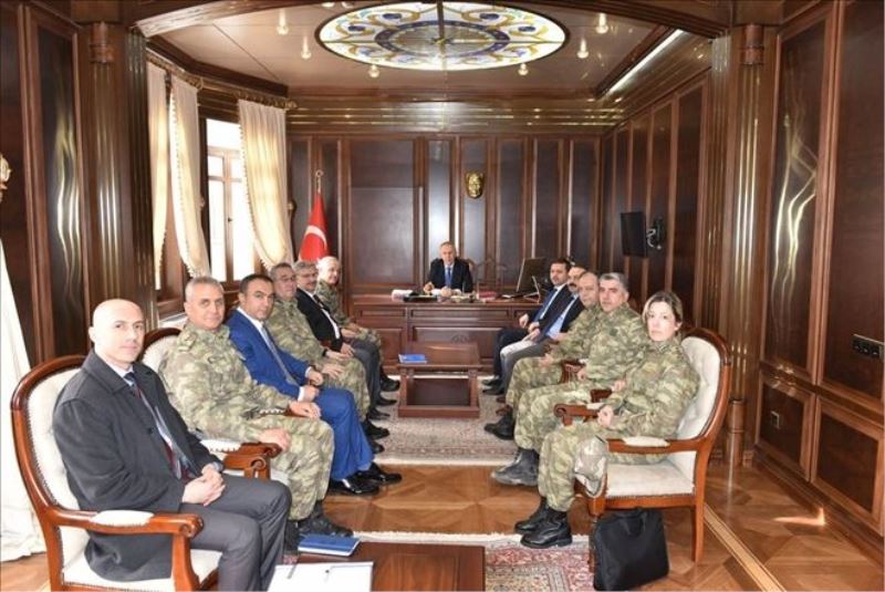 Tümgeneral Kahya´dan vali Ata´ya ziyaret
