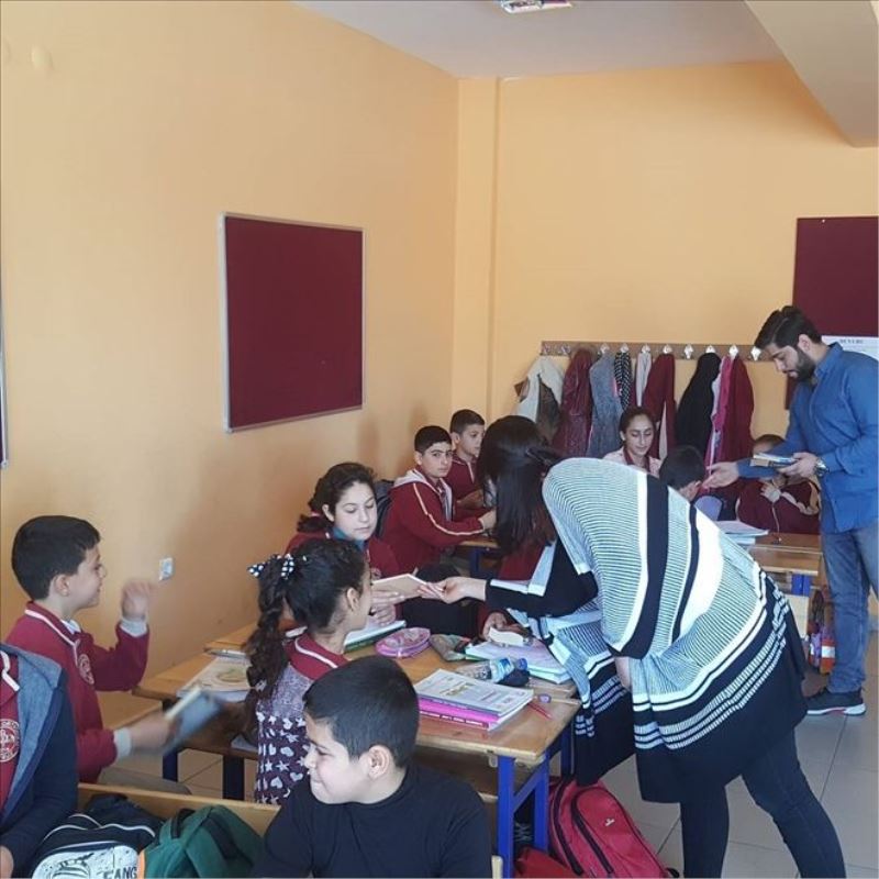 CHP´li gençlerin kitap kampanyası
