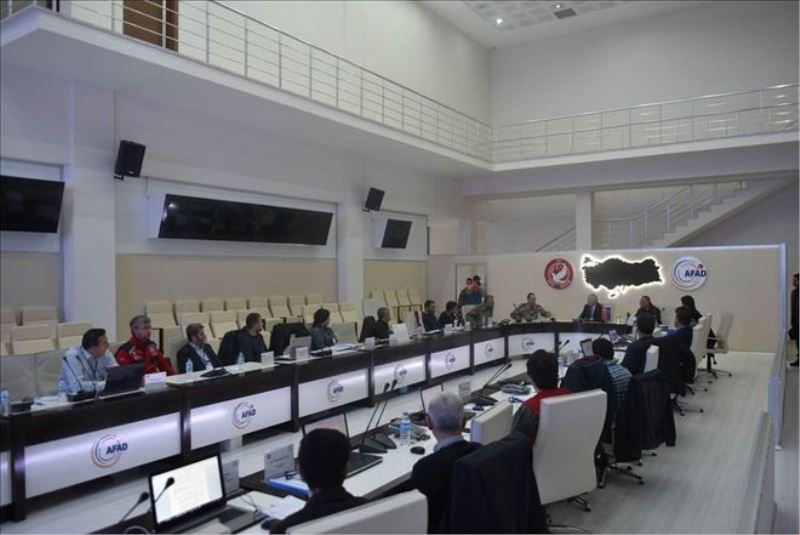 Vali ve komutanların AFAD ziyareti
