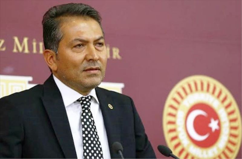 Elektriği kesilen çifti, sulama yapamıyor