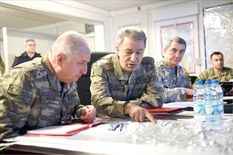Hulusi Akar, bir kez daha sınırda
