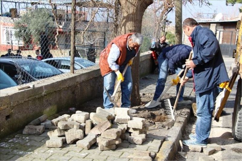 İskenderun´da kaldırım yenileme çalışması