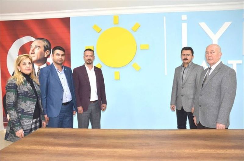 İyi Parti yönetimi mazbatasını aldı
