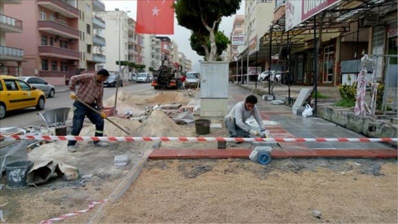 Kaldırım ve parke çalışmasına devam