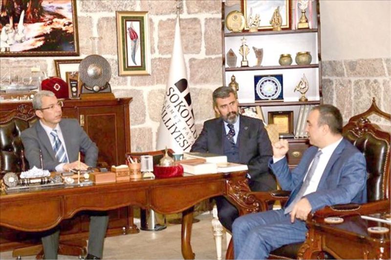 Kaymakamlar belediye tarafından ağırlandı