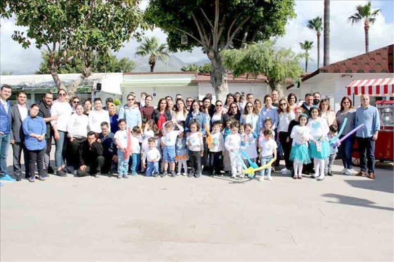 Anaokulu öğrencileri Down Cafe´de