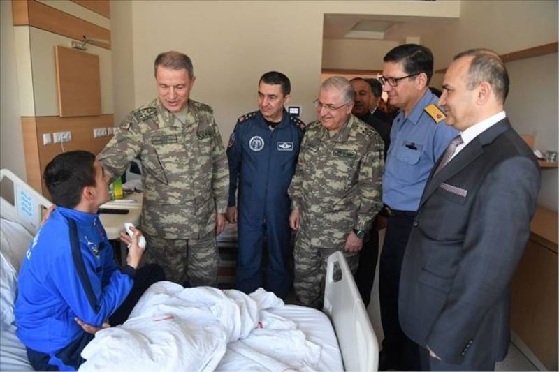 Akar´dan yaralı askerlere ziyaret