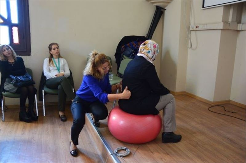 Sağlıkçılara ´gebe sınıfı´ eğitimi