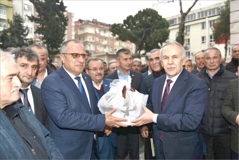 Tiyatroculardan oyunlu destek