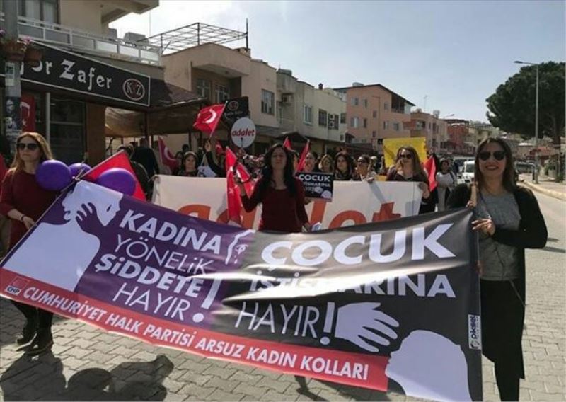 Kadınlar şiddet karşı yürüdü